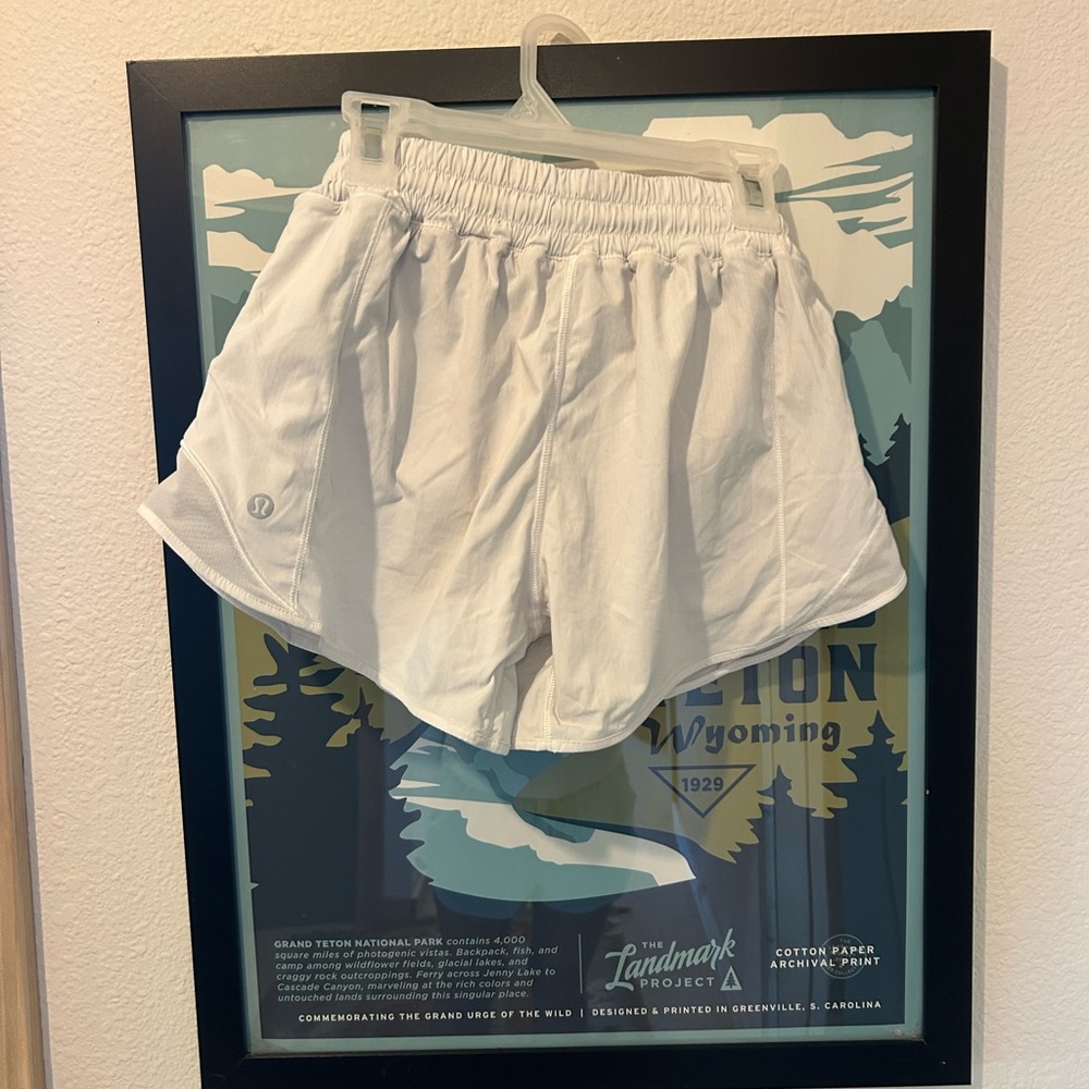 Lululemon Athletica White Athletic Shorts Lightweight Elastic Waist size 4